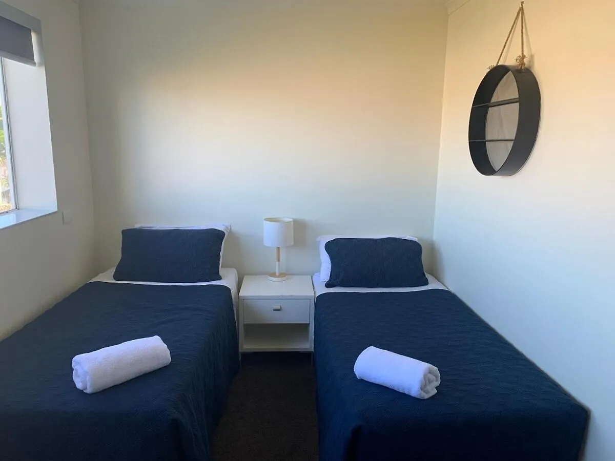 Gorgeous 4 Bed Beachside Apartment - Diamond Beach Resort Gold Coast Australia