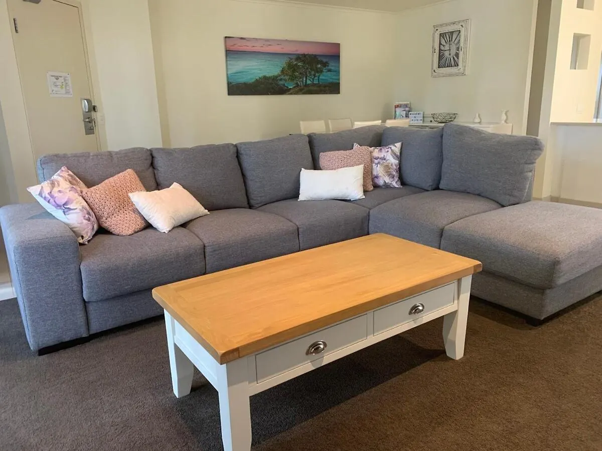 Gorgeous 4 Bed Beachside Apartment - Diamond Beach Resort Gold Coast Australia