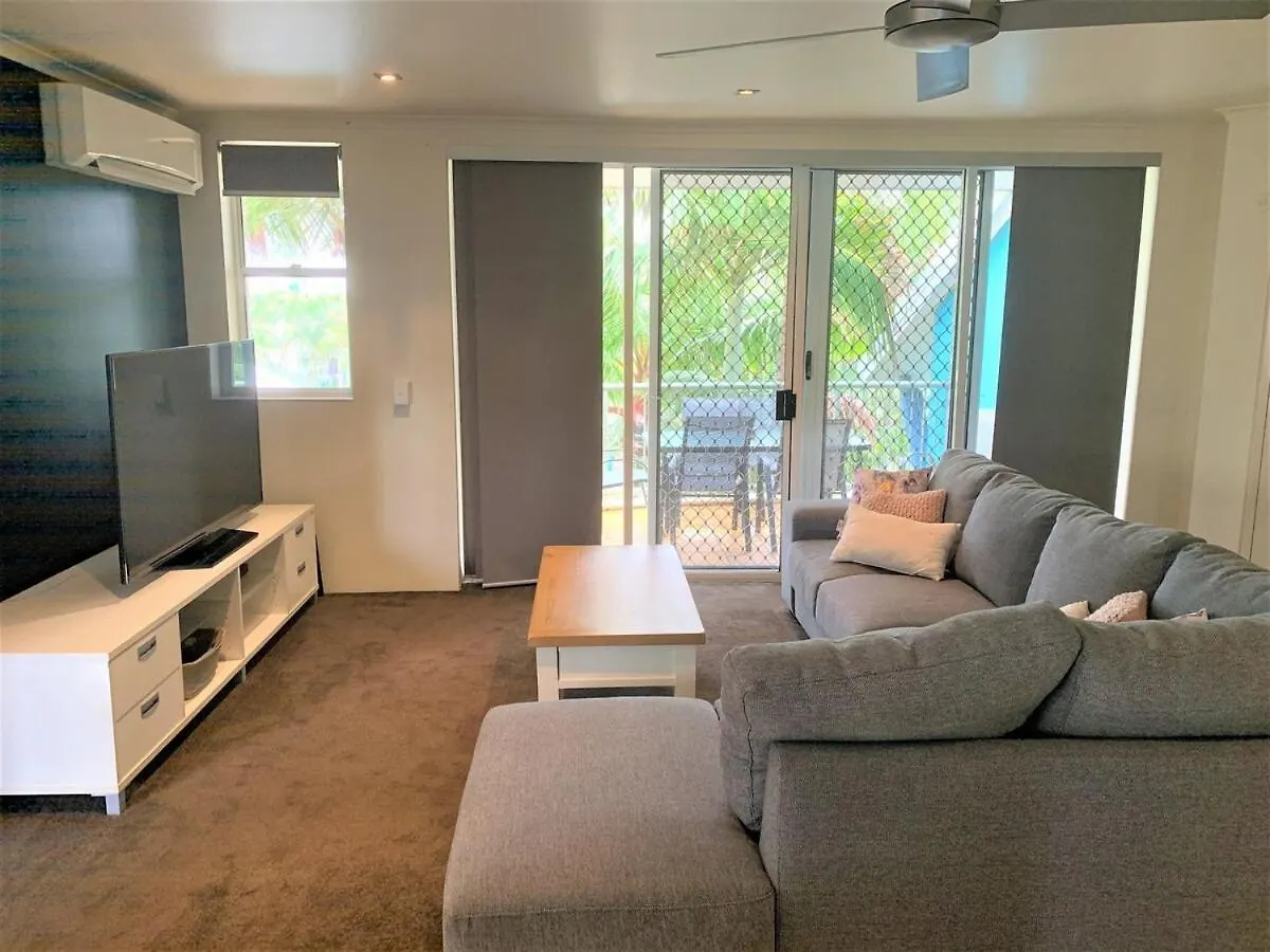 Gorgeous 4 Bed Beachside Apartment - Diamond Beach Resort Gold Coast 0*,  Australia