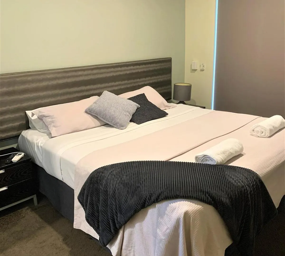 Gorgeous 4 Bed Beachside Apartment - Diamond Beach Resort Gold Coast
