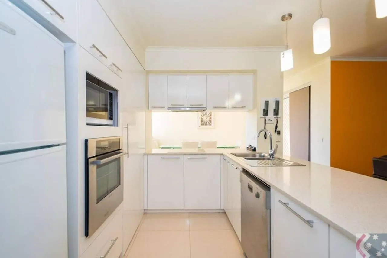 Gorgeous 4 Bed Beachside Apartment - Diamond Beach Resort Gold Coast 0*,  Australia