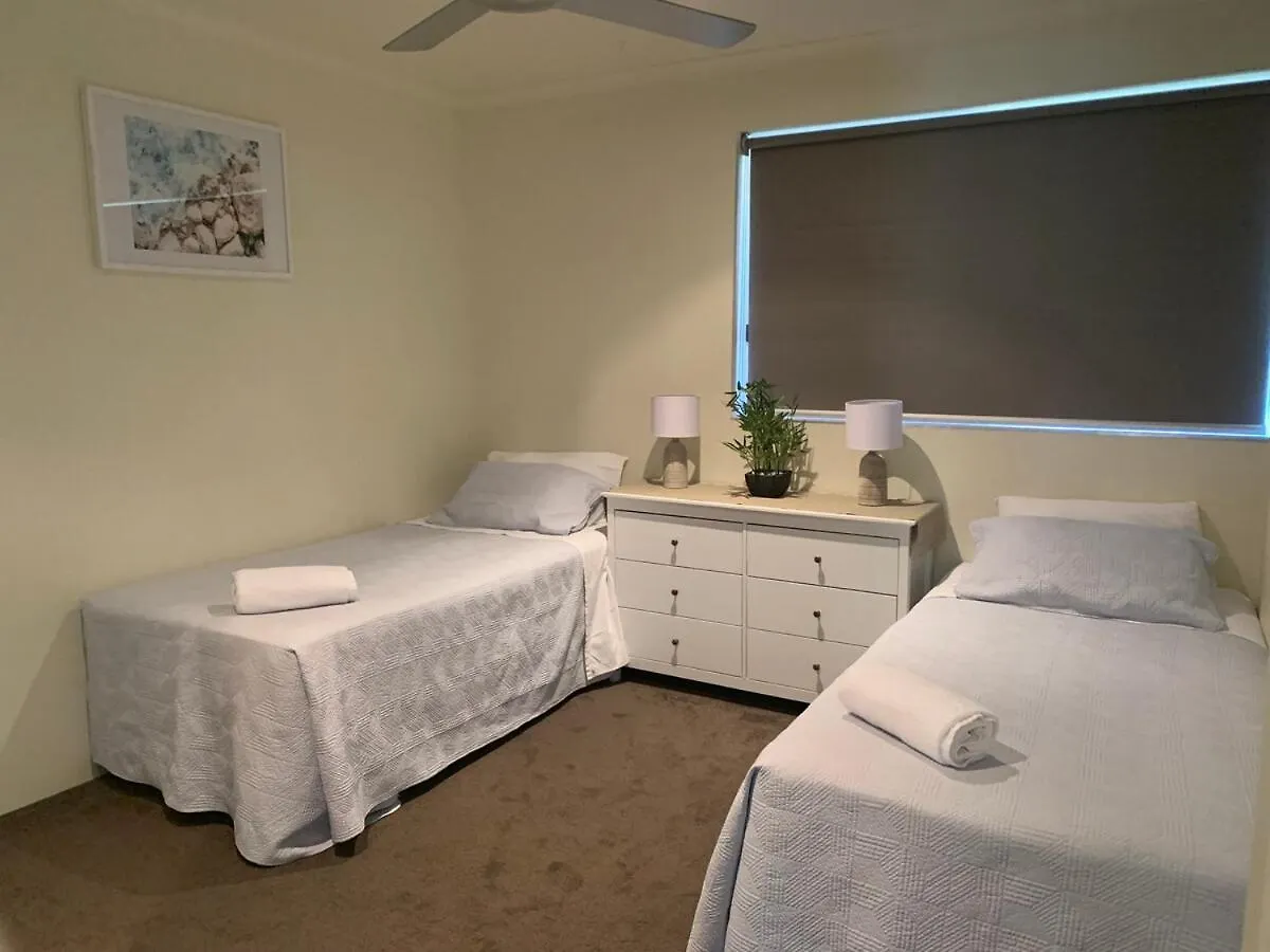 Gorgeous 4 Bed Beachside Apartment - Diamond Beach Resort Gold Coast