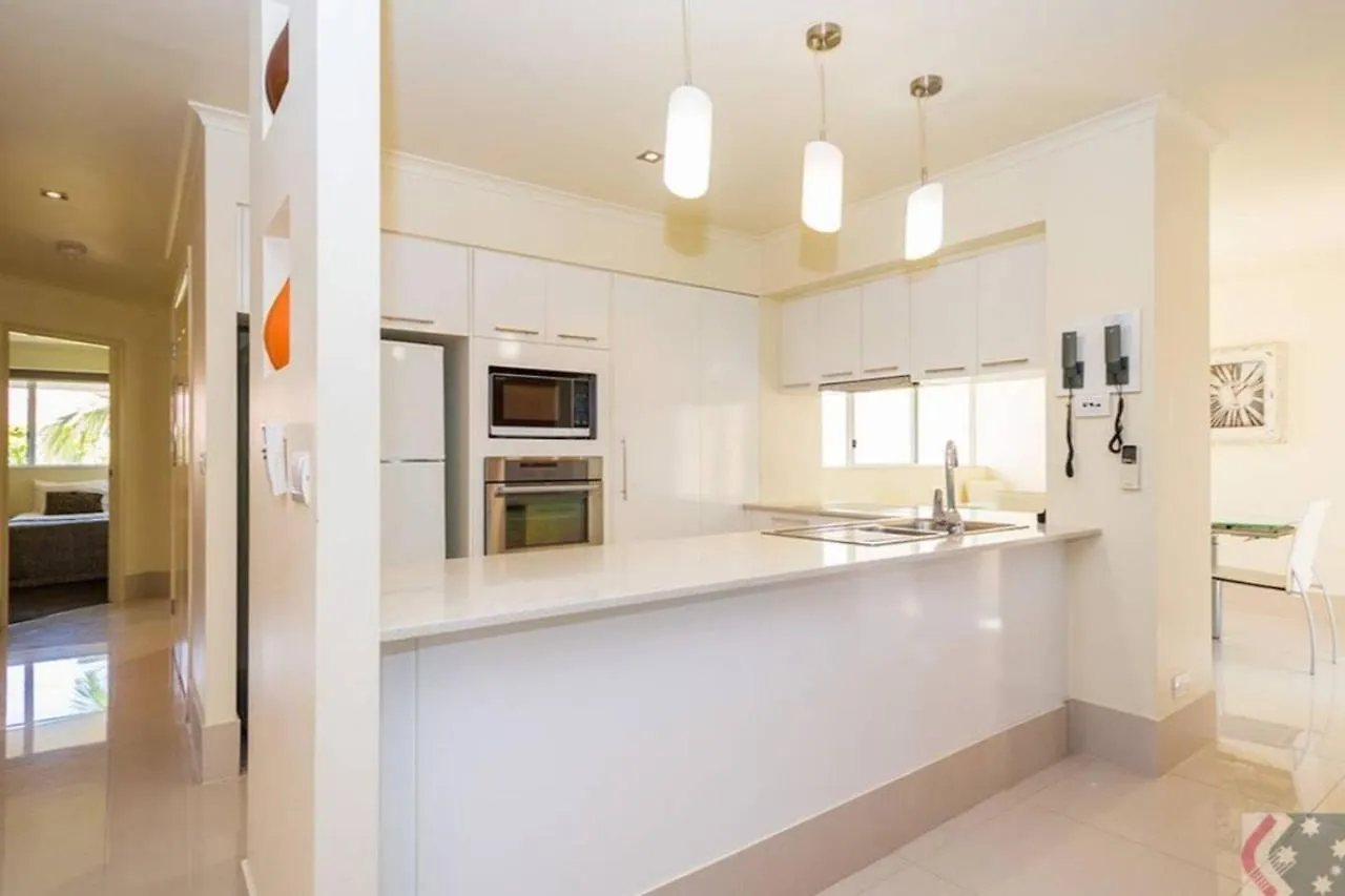 Gorgeous 4 Bed Beachside Apartment - Diamond Beach Resort Gold Coast